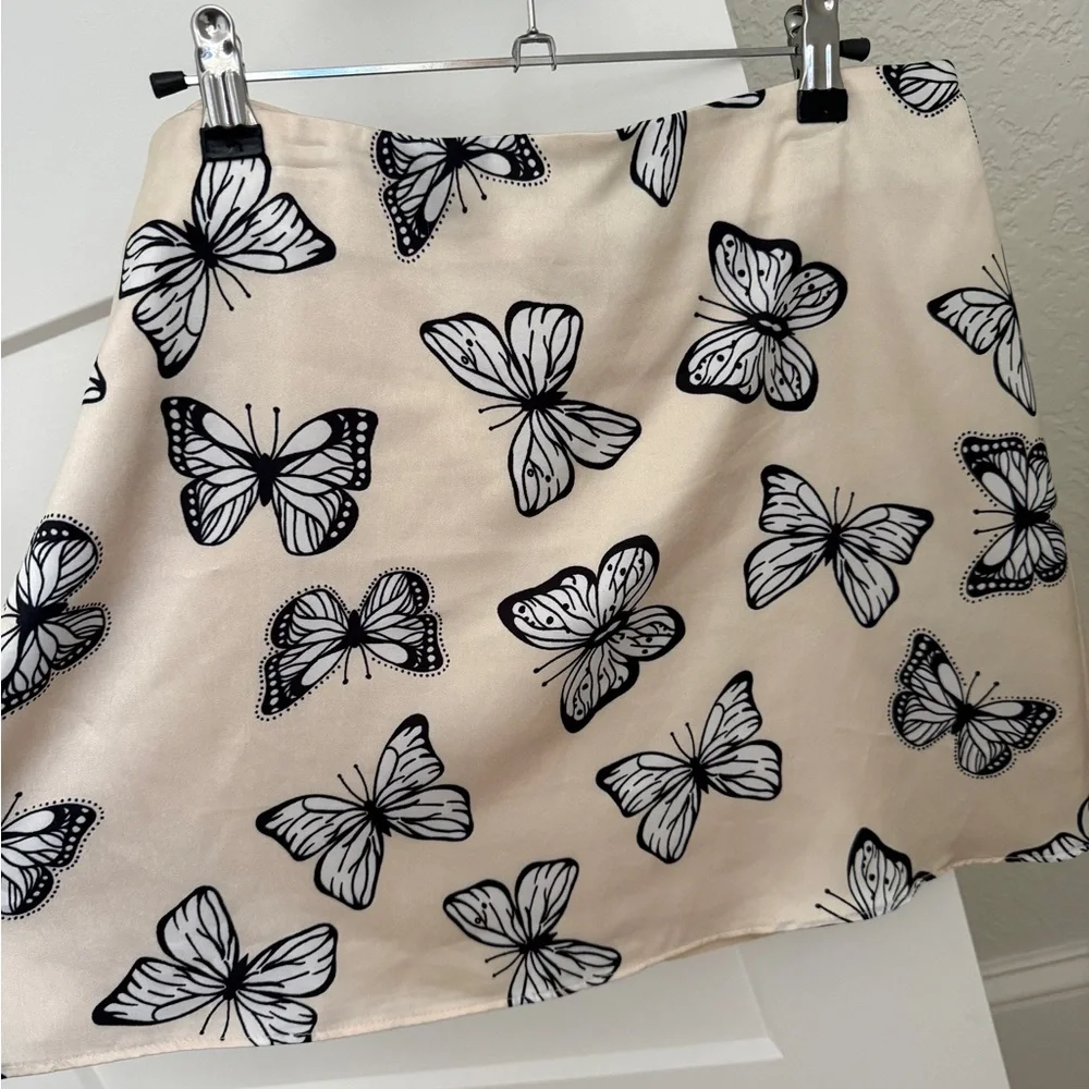 More To Come Araceli Butterfly Print Mini Skirt - Picture 5 of 6